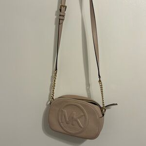 Crossbody no stains or tears